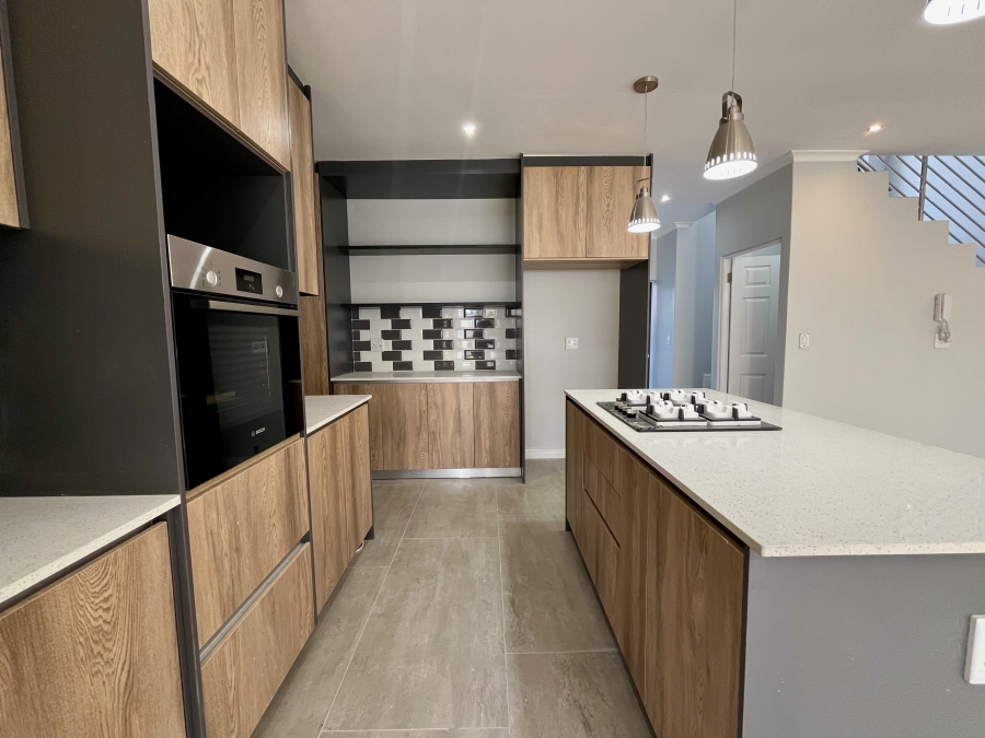 To Let 4 Bedroom Property for Rent in Sandown Western Cape